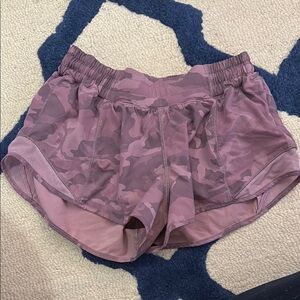 Lululemon Hotty Hot Shorts Pink Camo 2.5”
